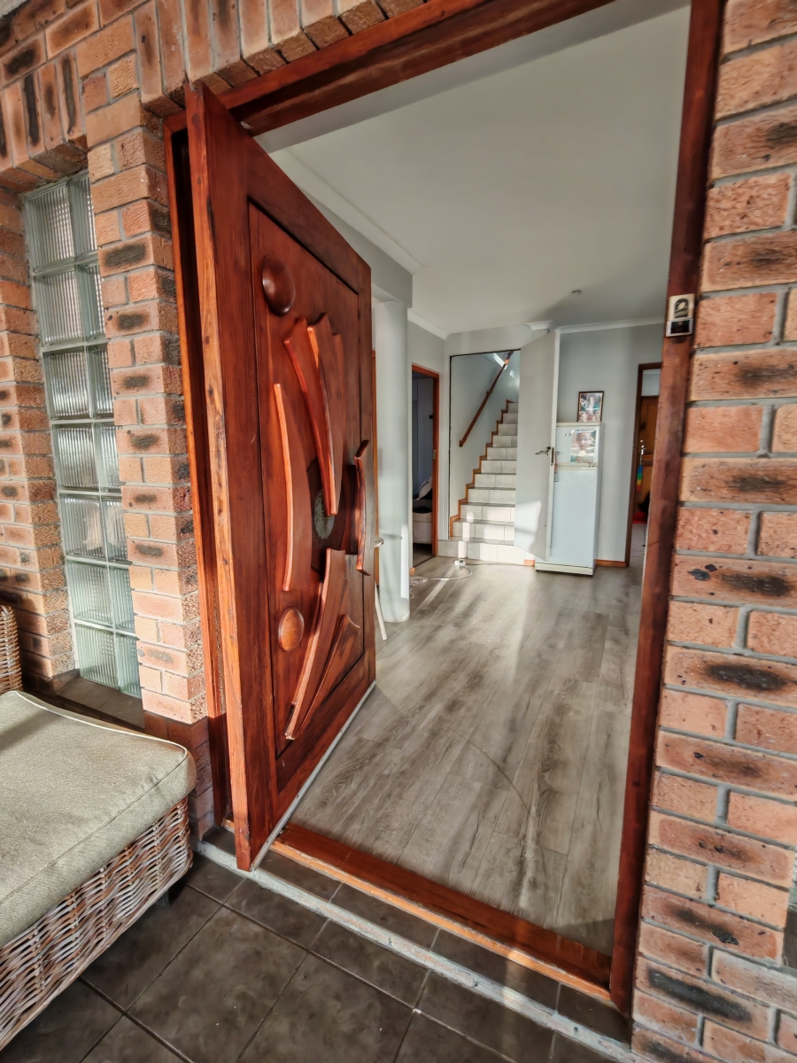 4 Bedroom Property for Sale in De Kelders Western Cape
